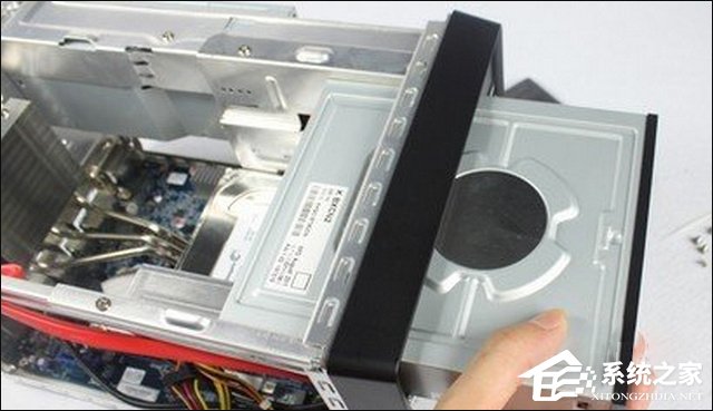 台式机怎么安装光驱?图解手工安装光盘驱动器的过程