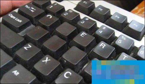 键盘按键是什么材料做的?ABS、POM和PBT材质的键帽手感如何?