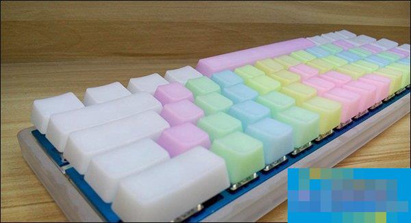 键盘按键是什么材料做的?ABS、POM和PBT材质的键帽手感如何?